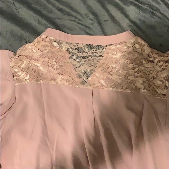 Blouse with lace accent - Picture 6 of 6